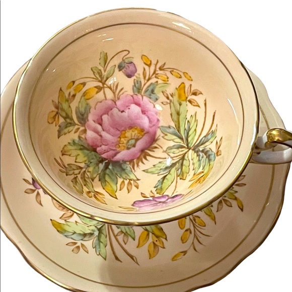 VINTAGE RARE FOLEY PINK PEACH WITH FLORAL ACCENT TEA CUP & SAUCER SET - Picture 4 of 7